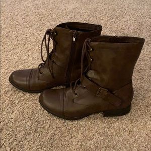 Combat boot. Excellent condition, worn once.